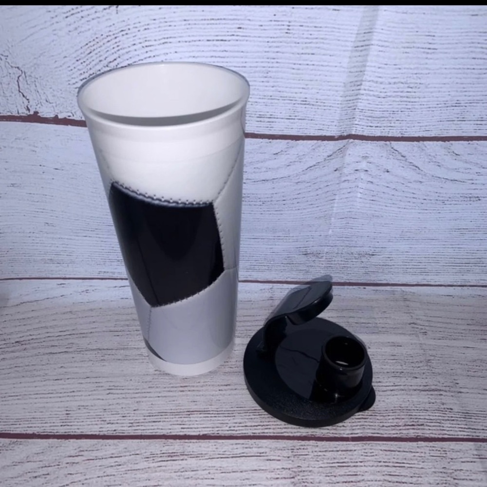 New Tupperware 5107 Soccer Tumbler 16oz Black - Picture 2 of 5